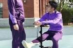 记者:津门虎昨日拍摄25赛季全家福,脚踝骨折的石炎也参与